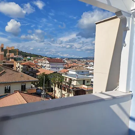 Terrazza Mare E Monti Apartment *